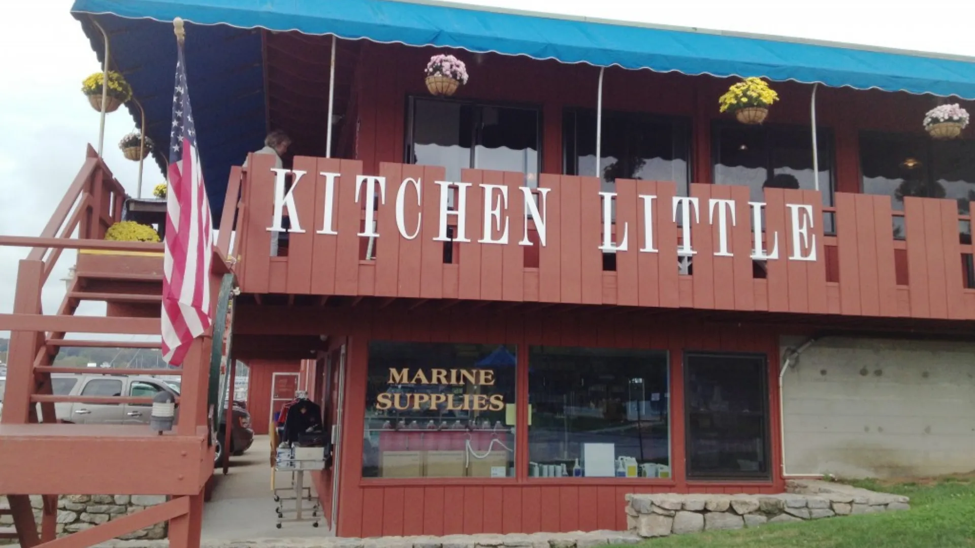 Kitchen Little – Cozy Breakfast and Brunch Spot