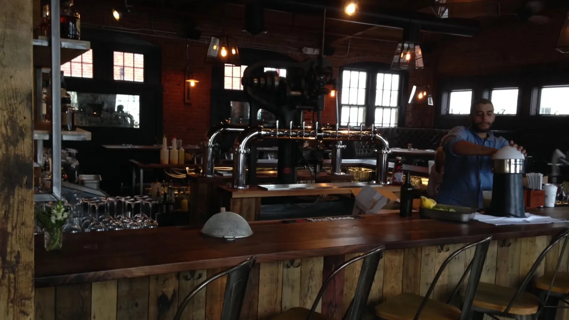 Engine Room – Gourmet Pizza and Burgers